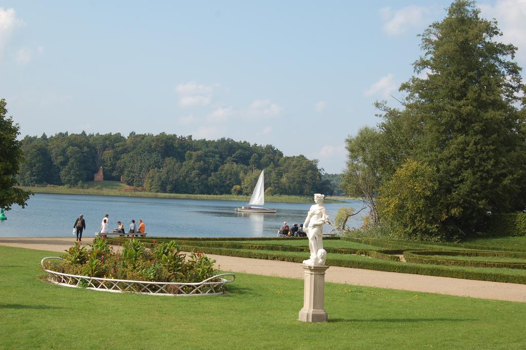 Schloss-Und Seeblick Apartment Rheinsberg Exterior photo
